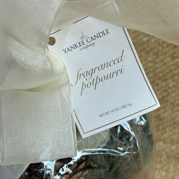 Yankee Candle Mistletoe Potpourri Holiday Fragrance 10 oz Sealed Bag - Picture 6 of 7